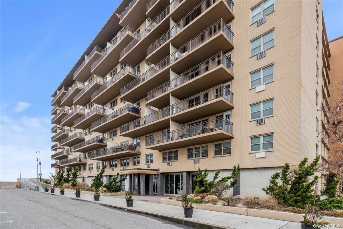 25 Neptune Blvd Blvd #7D, Long Beach, New York image 1