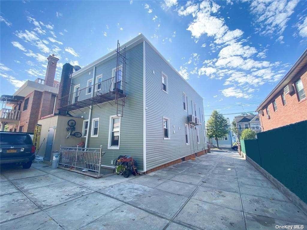 18-31 124 Street