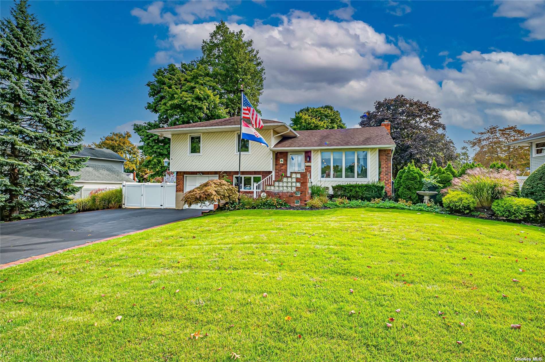 5 Weldon Lane, Commack, New York image 2