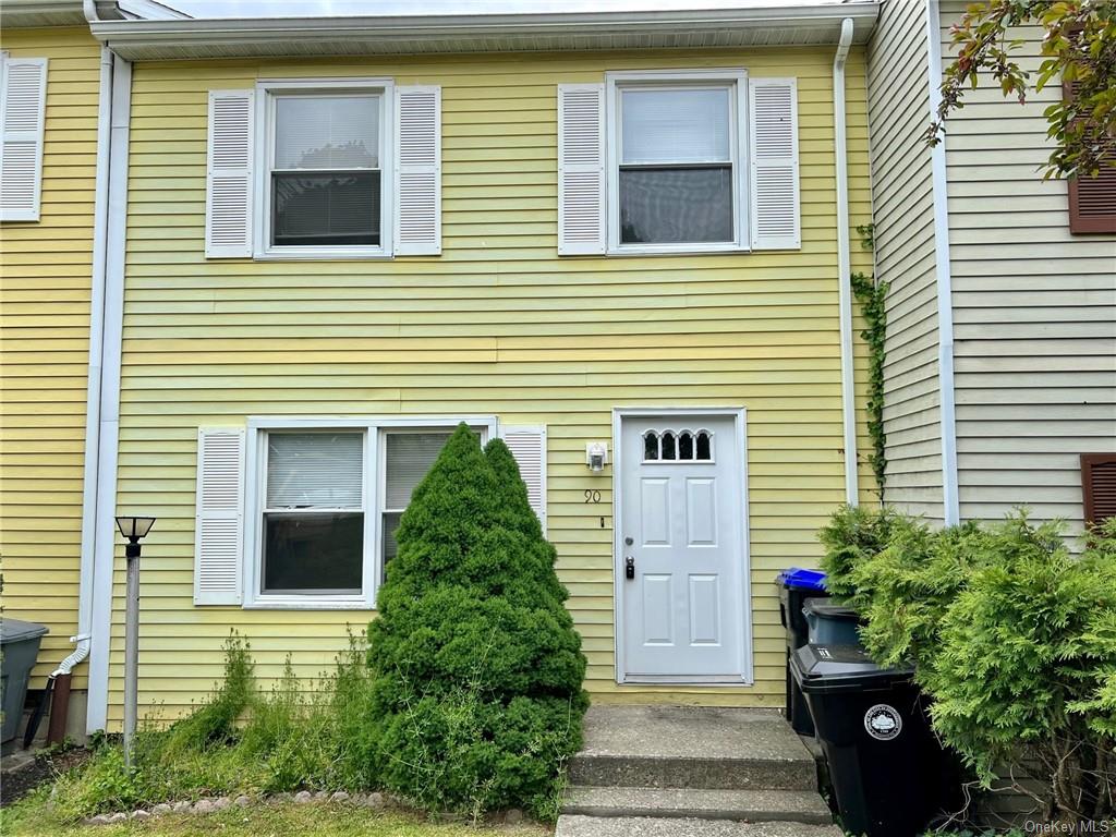 90 Rinaldi Boulevard, Poughkeepsie, New York - 3 Bedrooms  
2 Bathrooms  
5 Rooms - 