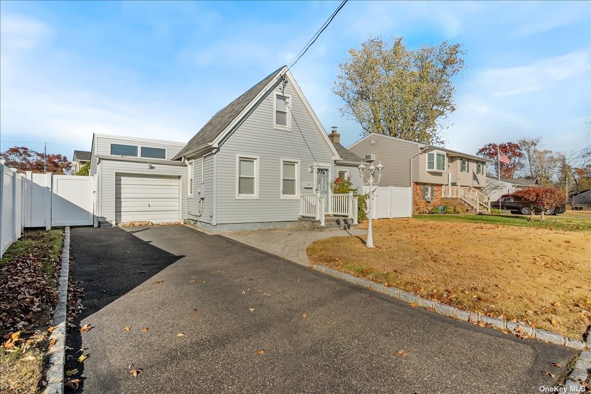 321 Columbus Avenue, West Babylon, New York image 3