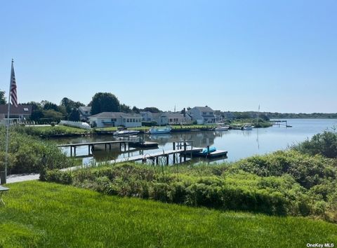 2 Little Neck Road Southampton NY 11968