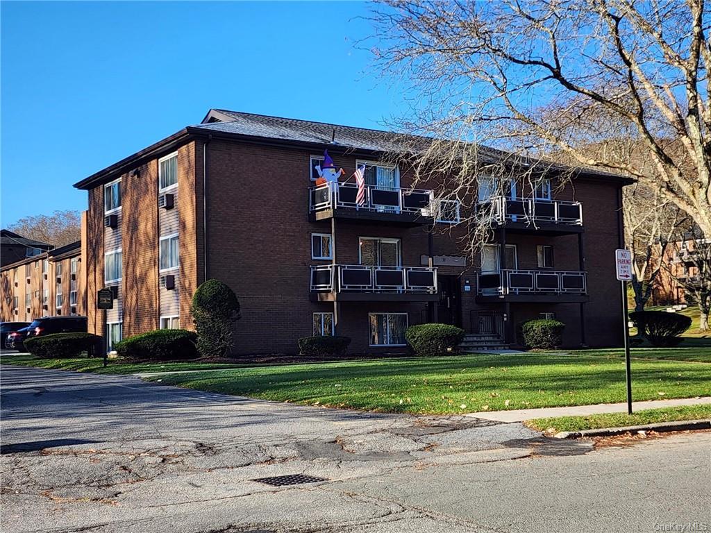 Rental Property at 37 Tanager Road 3703, Monroe, New York - Bedrooms: 2 
Bathrooms: 2 
Rooms: 5  - $2,300 MO.