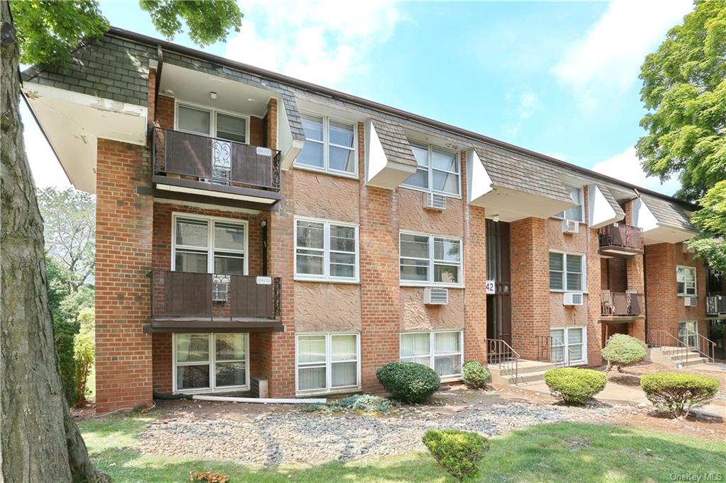 View Monsey, NY 10952 condo