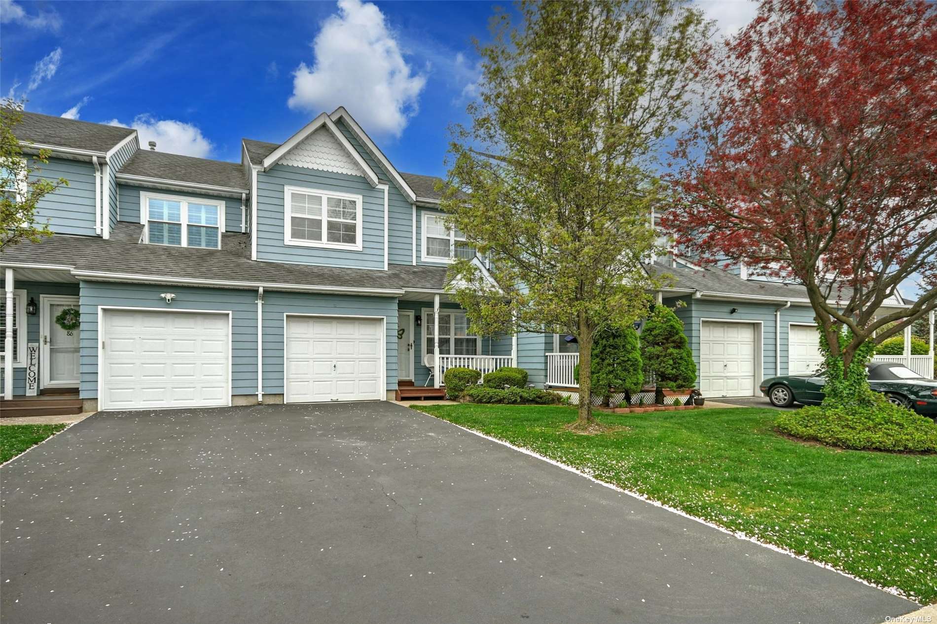 View Central Islip, NY 11722 townhome
