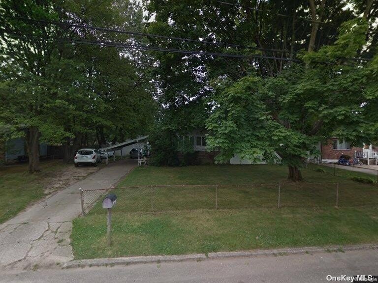 16 Lace Lane, Central Islip, New York image 1