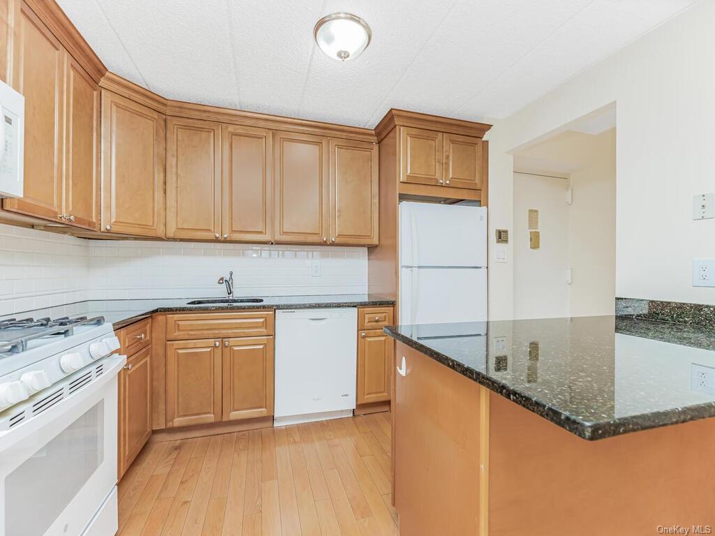 Property for Sale at 3220 Fairfield Avenue 6A, Bronx, New York - Bedrooms: 2 
Bathrooms: 2 
Rooms: 5  - $474,900