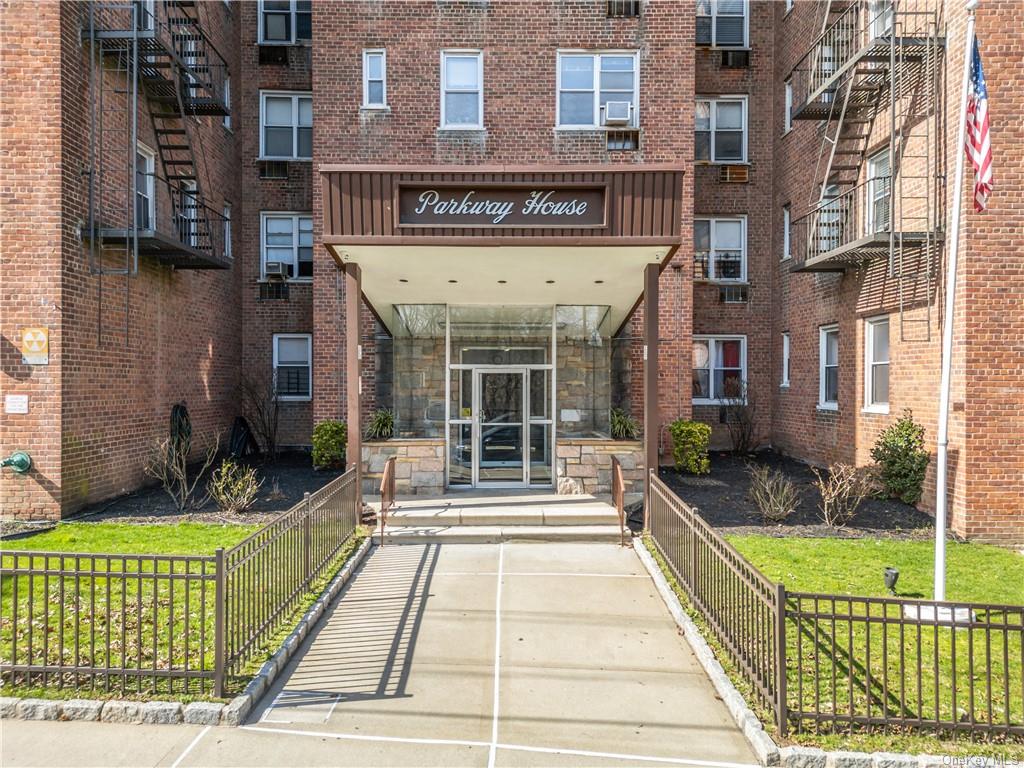 61 Bronx River Road 6G, Yonkers, New York - 1 Bedrooms  
1 Bathrooms  
4 Rooms - 