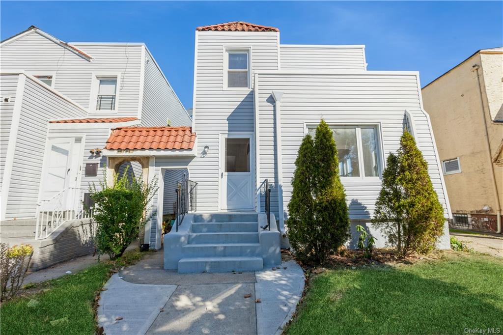 Property for Sale at 23415 135th Avenue, Rosedale, Queens, NY - Bedrooms: 4 
Bathrooms: 3 
Rooms: 7  - $830,000