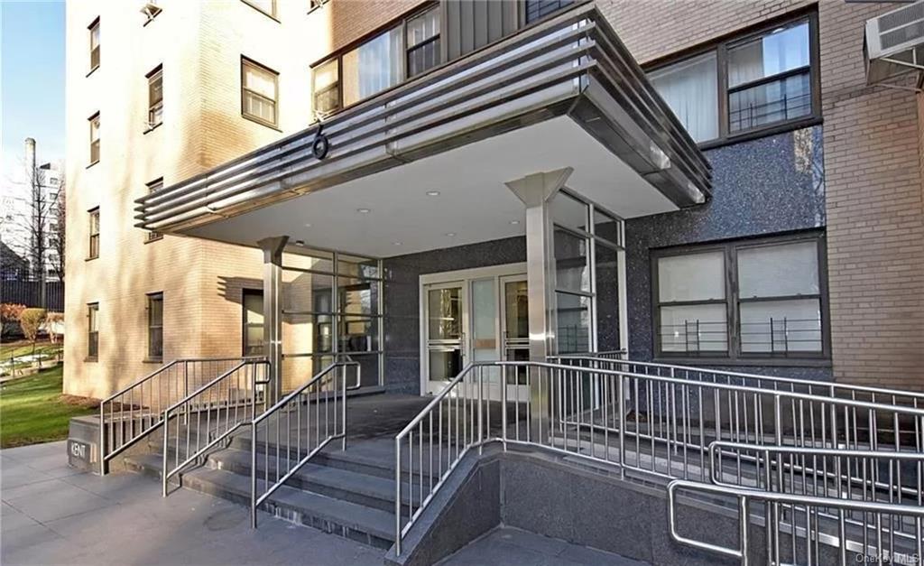 Property for Sale at 6 Fordham Oval 9C, Bronx, New York - Bedrooms: 2 
Bathrooms: 1 
Rooms: 3  - $245,000