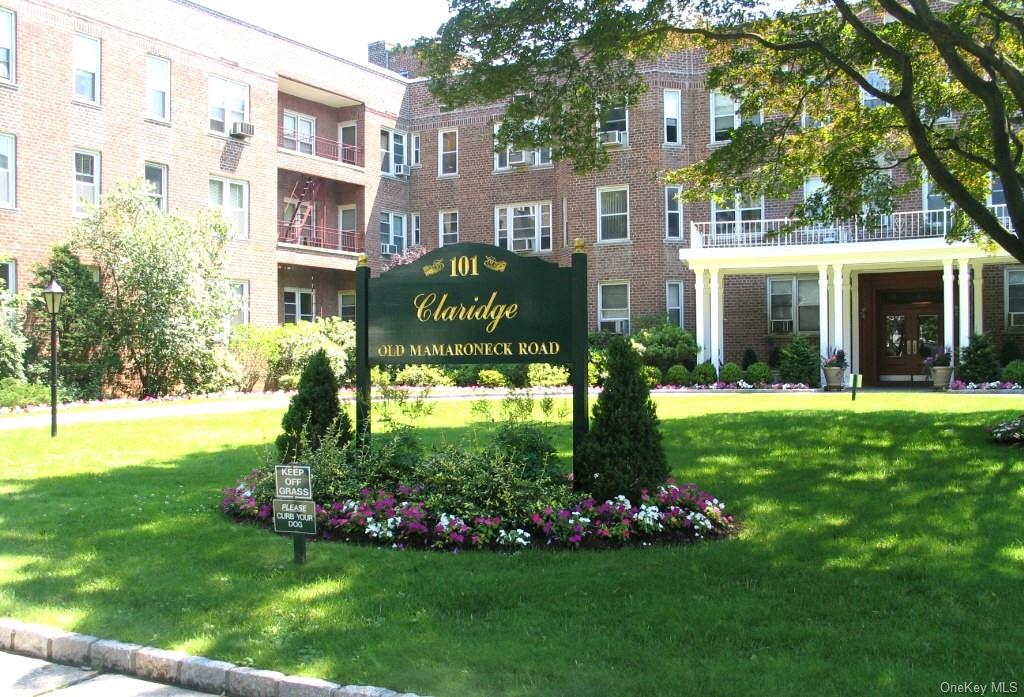 Property for Sale at 101 Old Mamaroneck Road 2A6, White Plains, New York - Bedrooms: 3 
Bathrooms: 2 
Rooms: 6  - $449,000