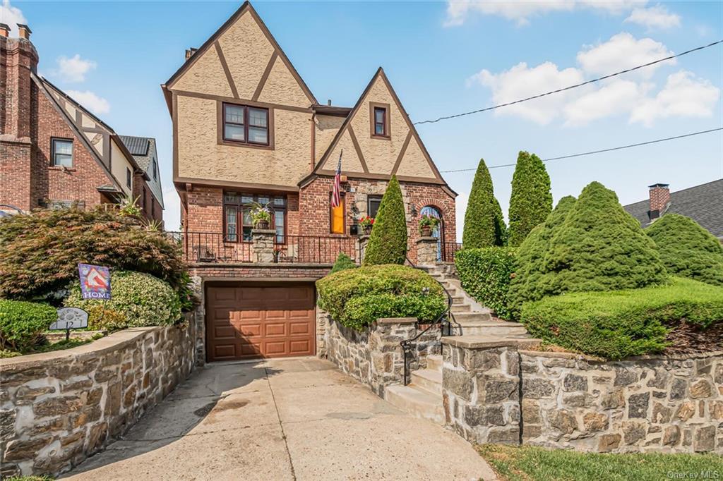 Photo 1 of 12 Crestmont Avenue, Yonkers, New York, $699,000, Web #: 6321978