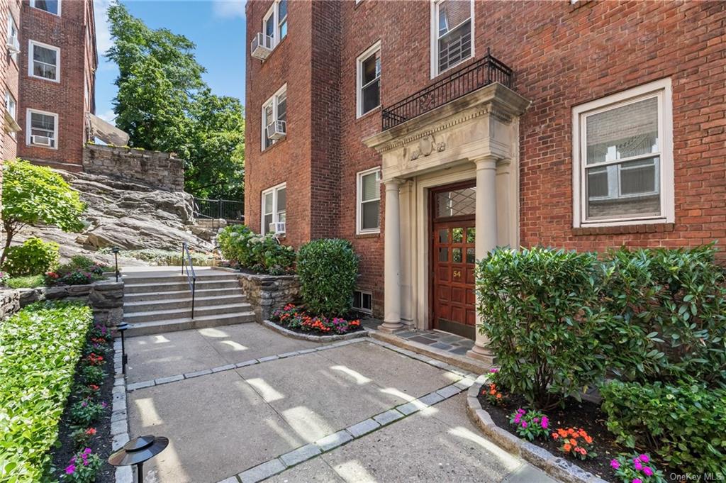 Rental Property at 54 Sagamore Road 4E, Bronxville, New York - Bedrooms: 2 
Bathrooms: 1 
Rooms: 4  - $3,300 MO.