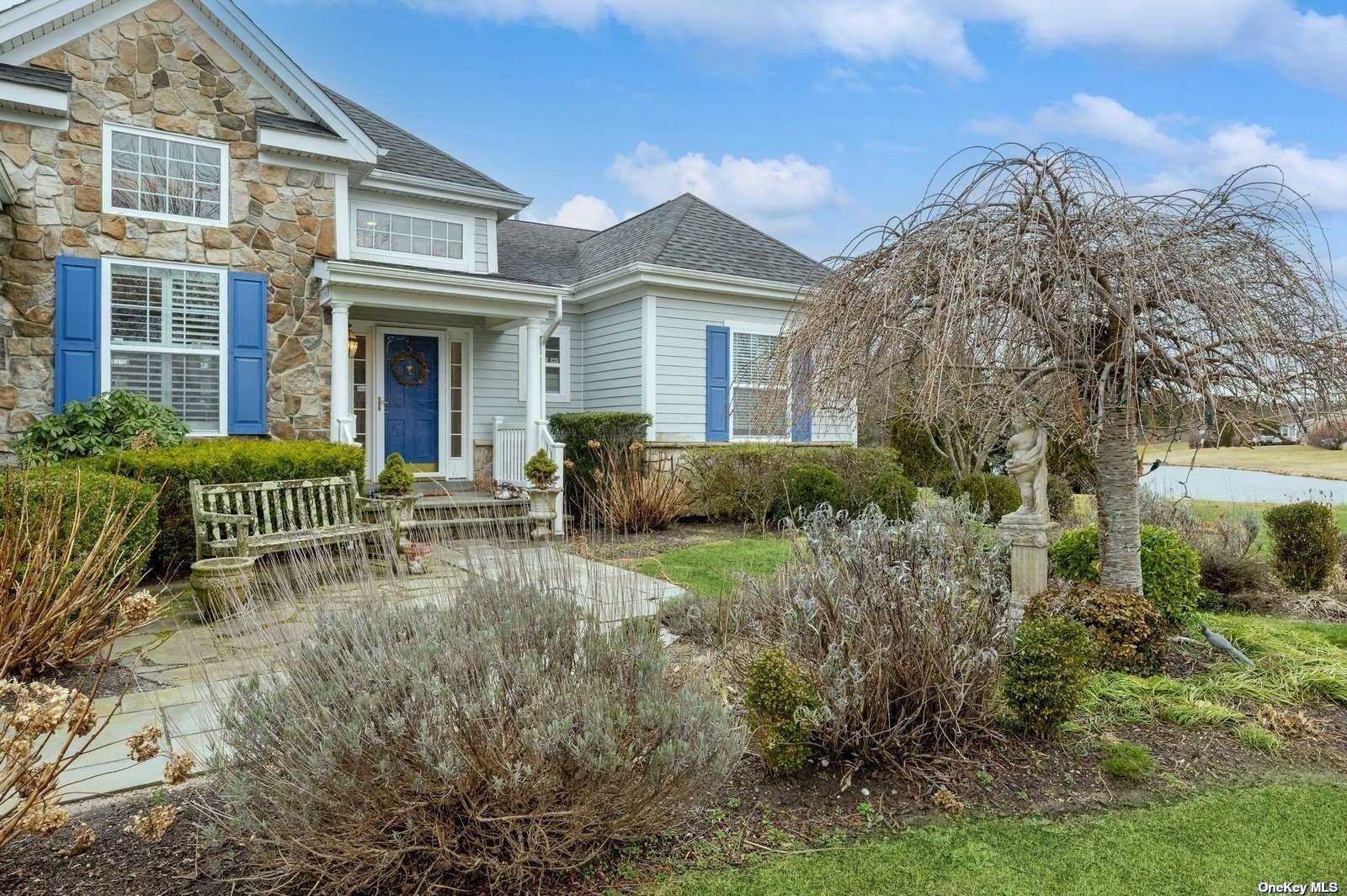 View Riverhead, NY 11901 house
