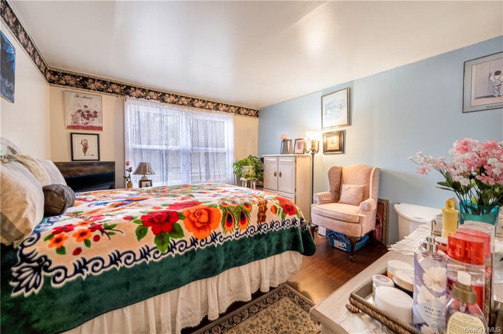 Photo 10 of 21 of 27 Tompkins Avenue house