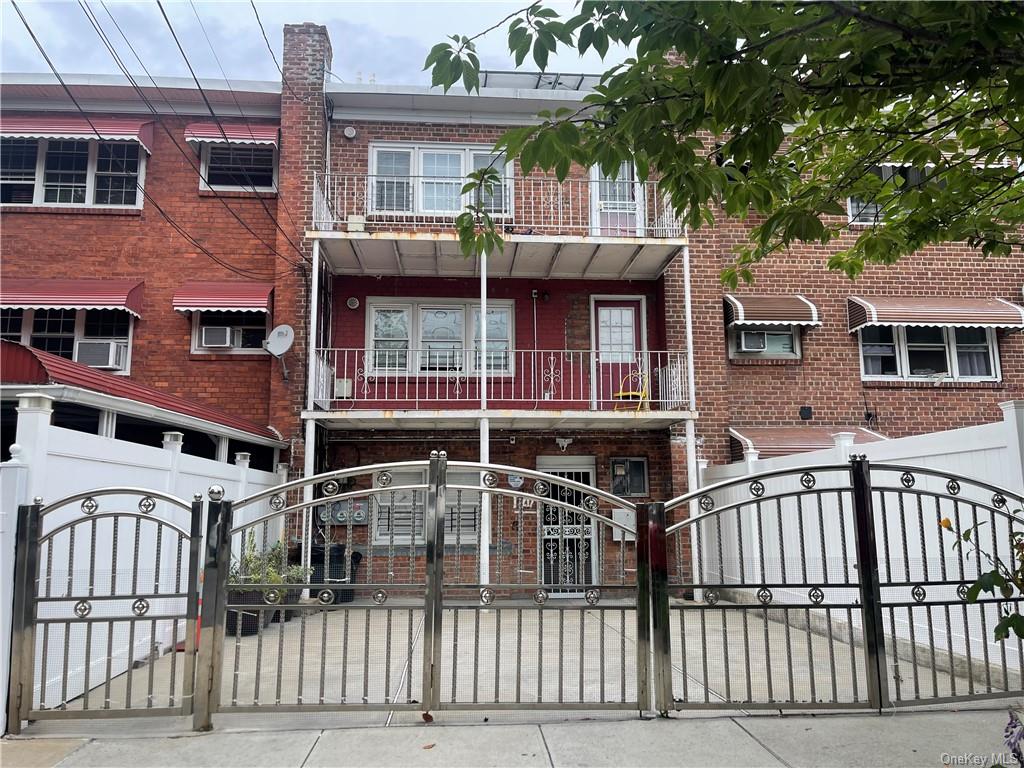 Rental Property at 1217 E 223rd Street, Bronx, New York - Bedrooms: 3 
Bathrooms: 1 
Rooms: 5  - $3,150 MO.