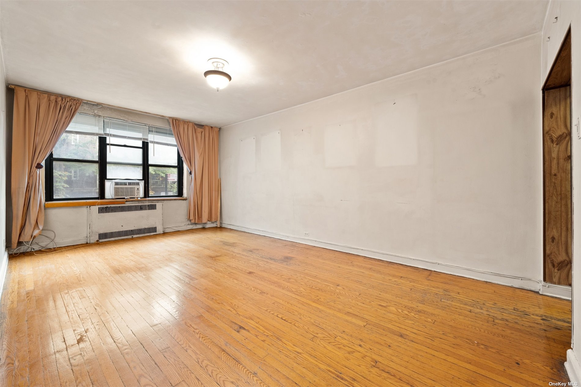 3440 79th Street 1E, Jackson Heights, Queens, NY - 3 Bedrooms  
2 Bathrooms  
6 Rooms - 