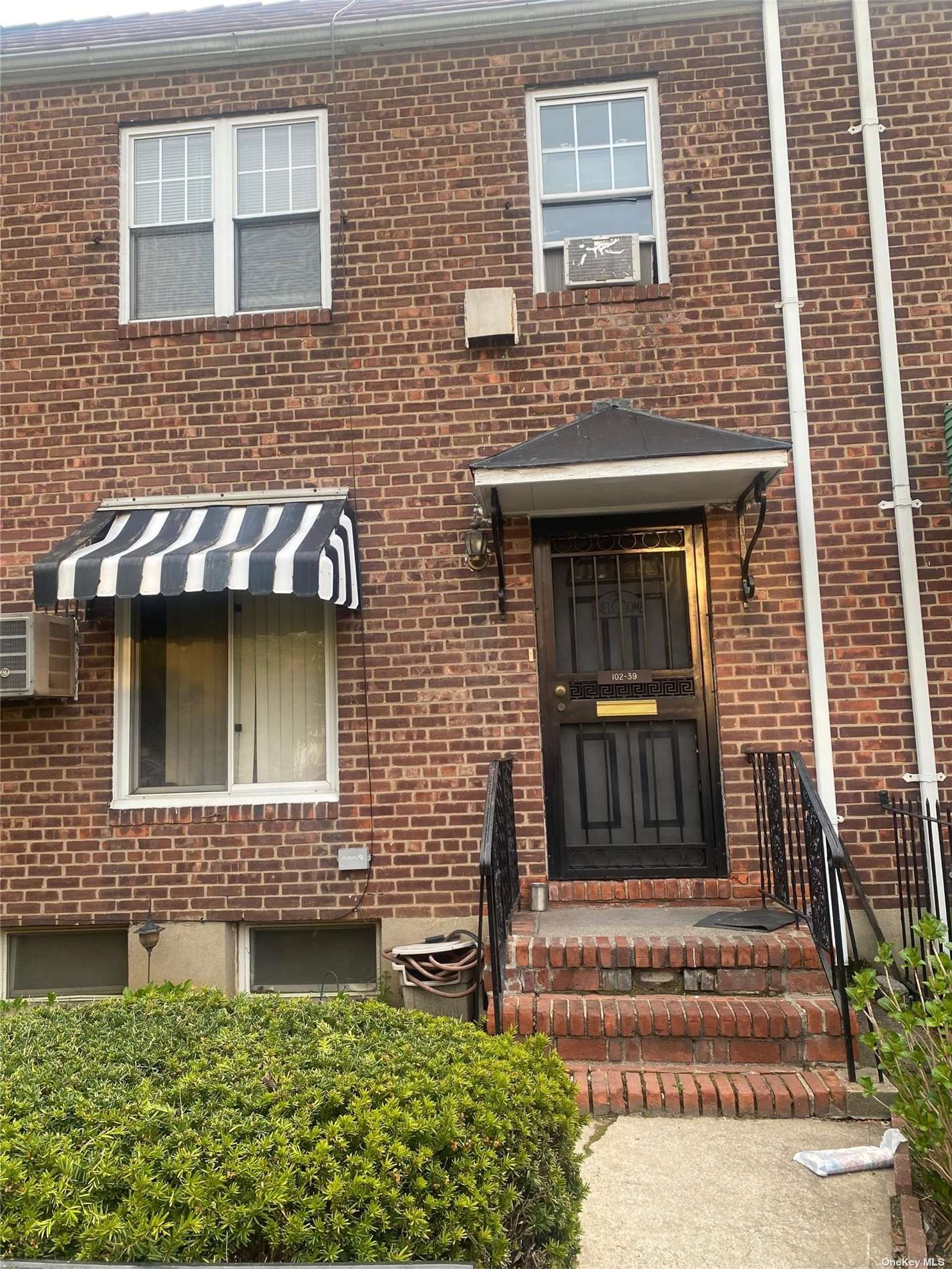 10239 183rd Place, Jamaica, Queens, NY - 3 Bedrooms  
2 Bathrooms  
6 Rooms - 