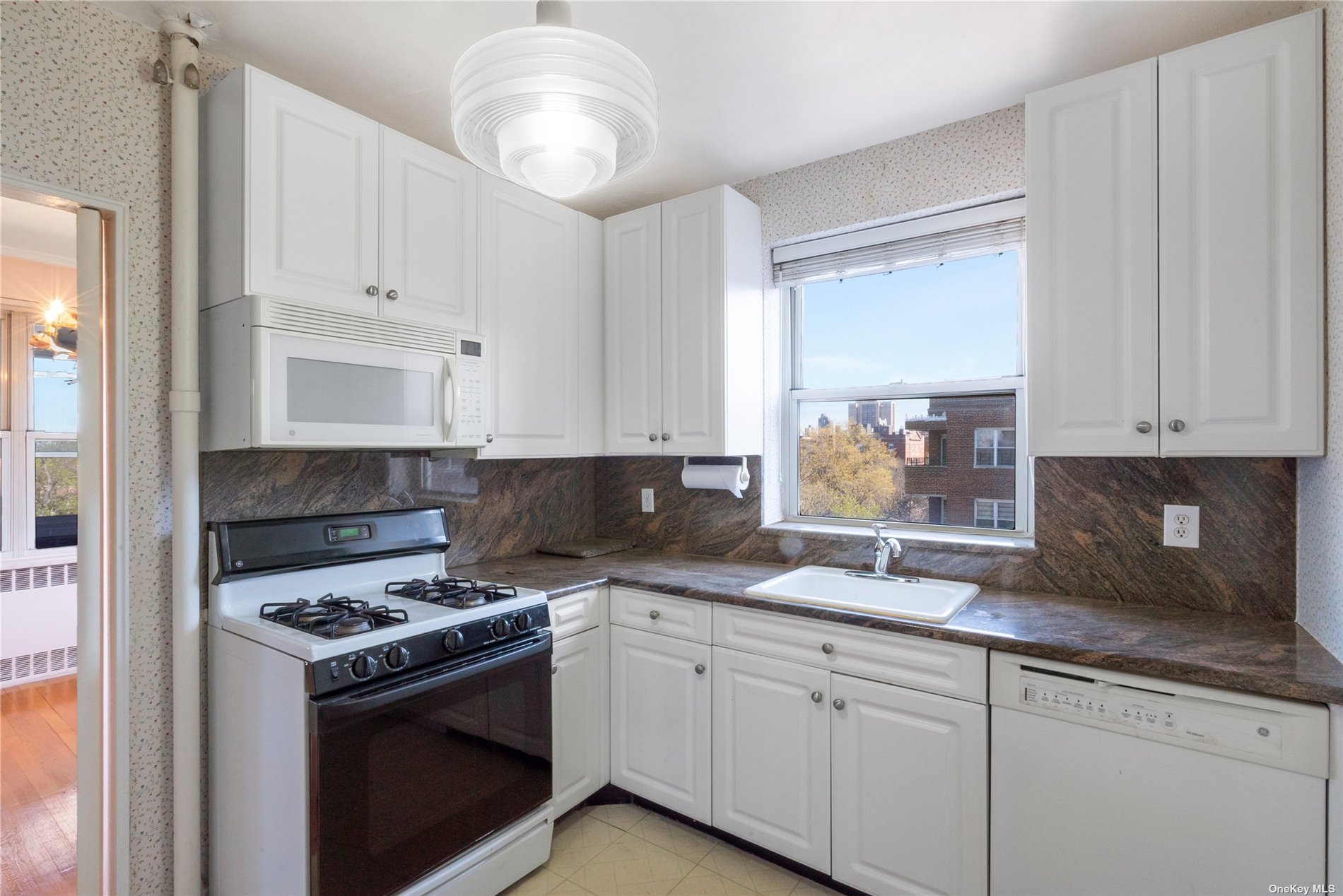 6766 108 Street B63, Forest Hills, Queens, NY - 2 Bedrooms  
1 Bathrooms  
6 Rooms - 