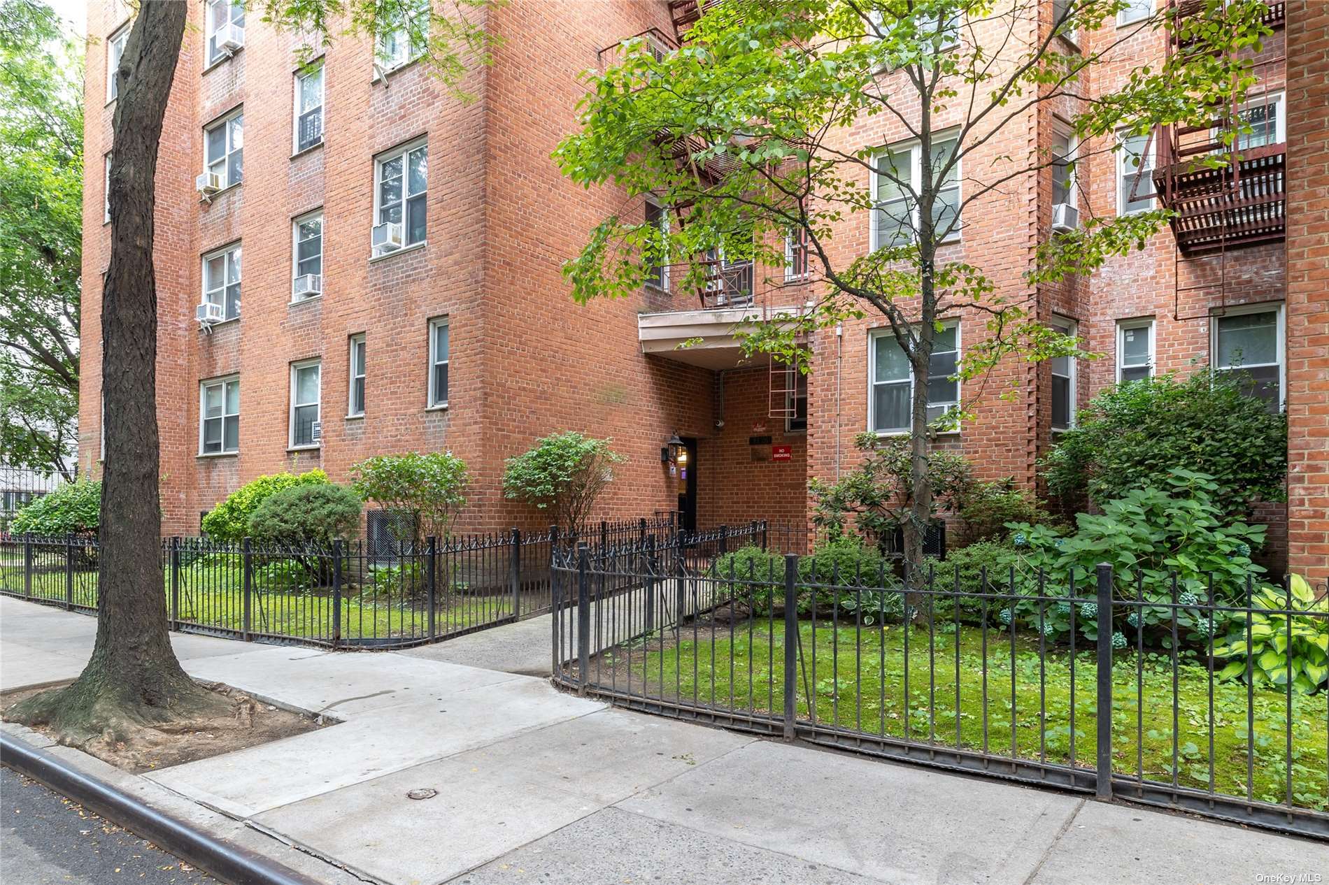 3326 82nd Street 5H, Jackson Heights, Queens, NY - 2 Bedrooms  
1 Bathrooms  
5 Rooms - 