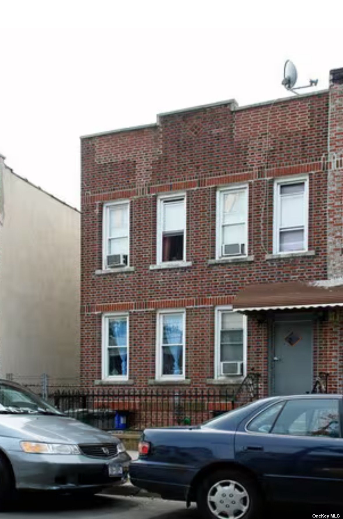 Property for Sale at 1830 Gleason Avenue, Bronx, New York - Bedrooms: 7 
Bathrooms: 5 
Rooms: 15  - $1,325,000