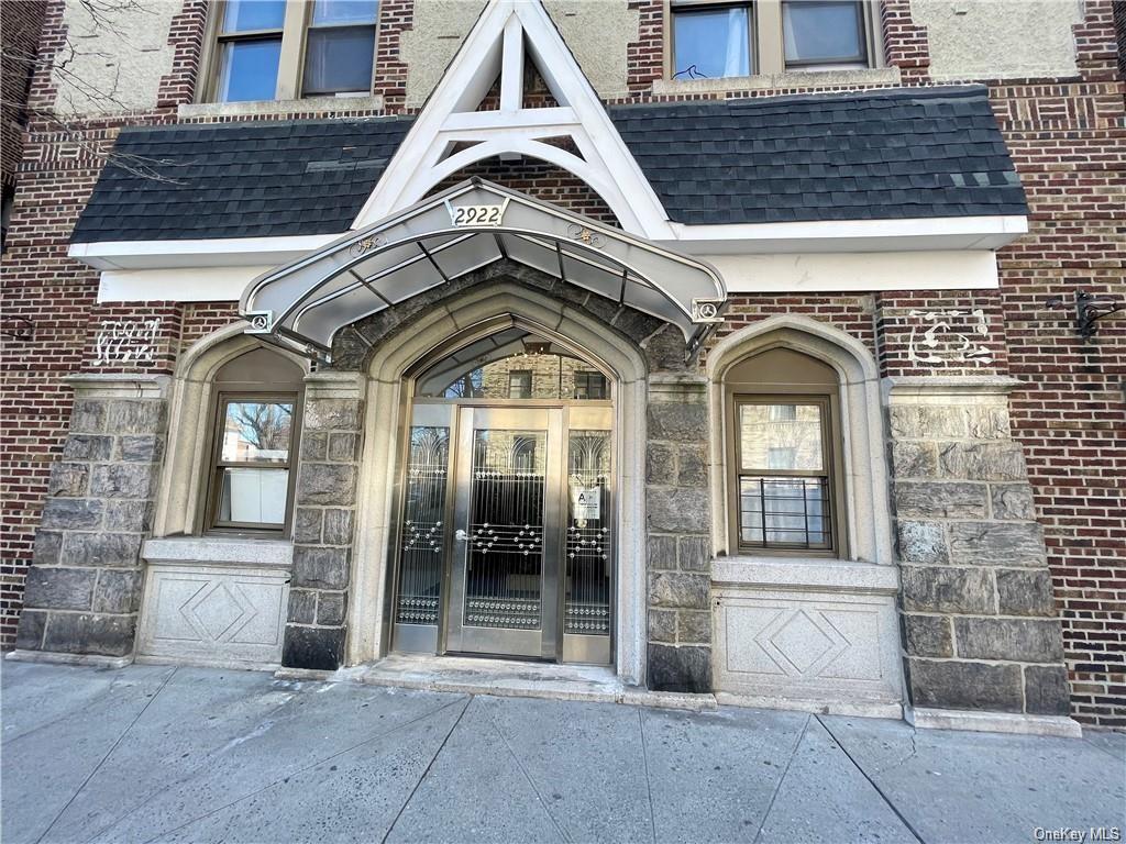 Property for Sale at 2922 Barnes Avenue 3E, Bronx, New York - Bedrooms: 3 
Bathrooms: 1 
Rooms: 6  - $239,000