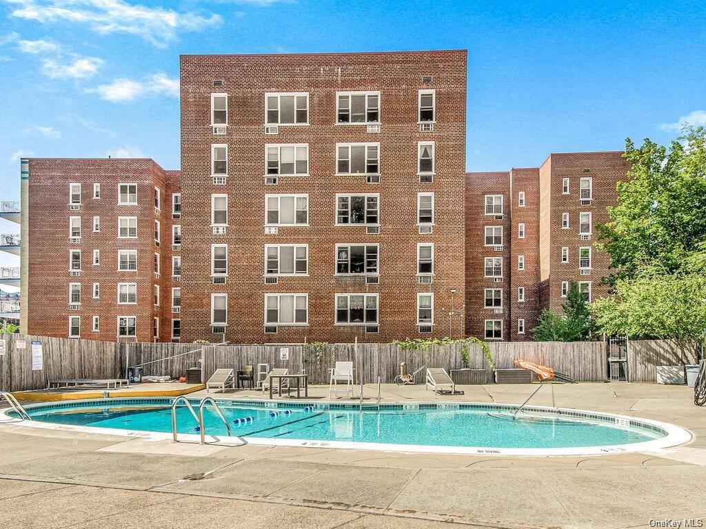 Property for Sale at 2390 Palisade Avenue 4K, Bronx, New York - Bedrooms: 2 
Bathrooms: 1 
Rooms: 4  - $224,900