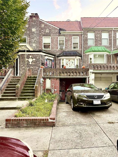 Townhouse For Sale - 67-36 Austin Street<br/> Queens County, Forest Hills, NY 11375