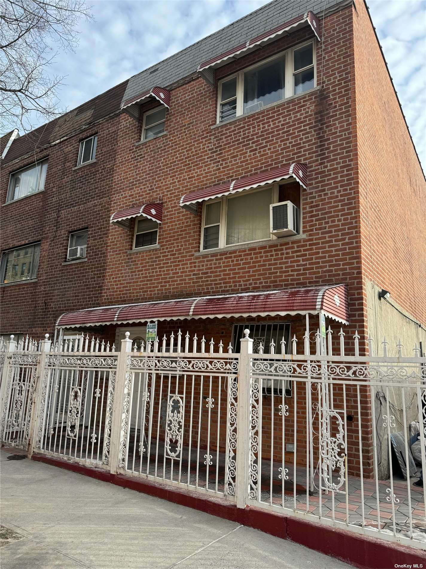 Property for Sale at 1720 E 174th Street, Bronx, New York - Bedrooms: 8 
Bathrooms: 4 
Rooms: 11  - $965,000