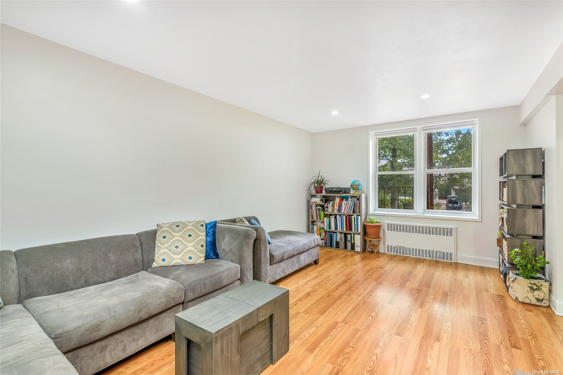 Rental Property at Austin Street 2K, Kew Gardens, Queens, NY - Bedrooms: 2 
Bathrooms: 1 
Rooms: 5  - $3,000 MO.