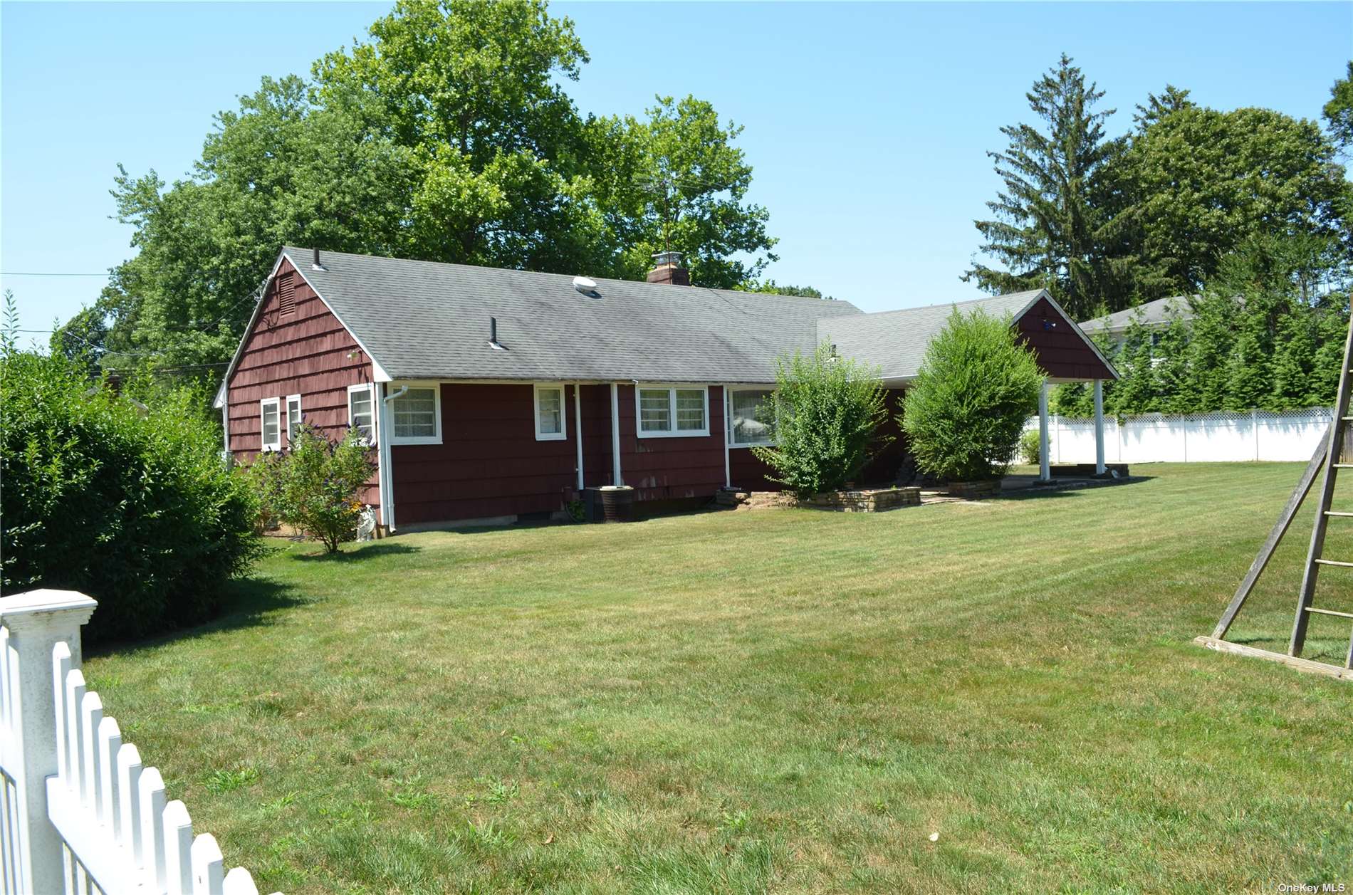 Photo 5 of 6 of 1555 James Road house