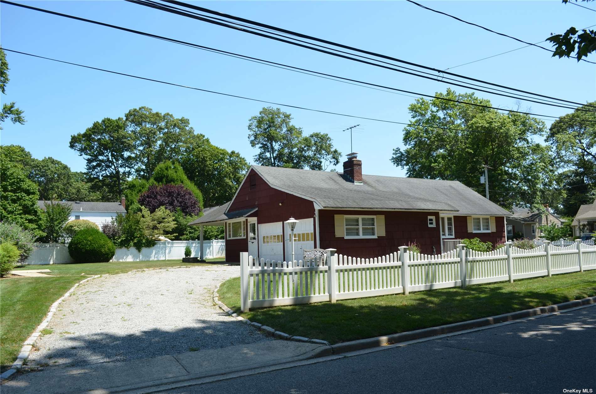 Photo 3 of 6 of 1555 James Road house