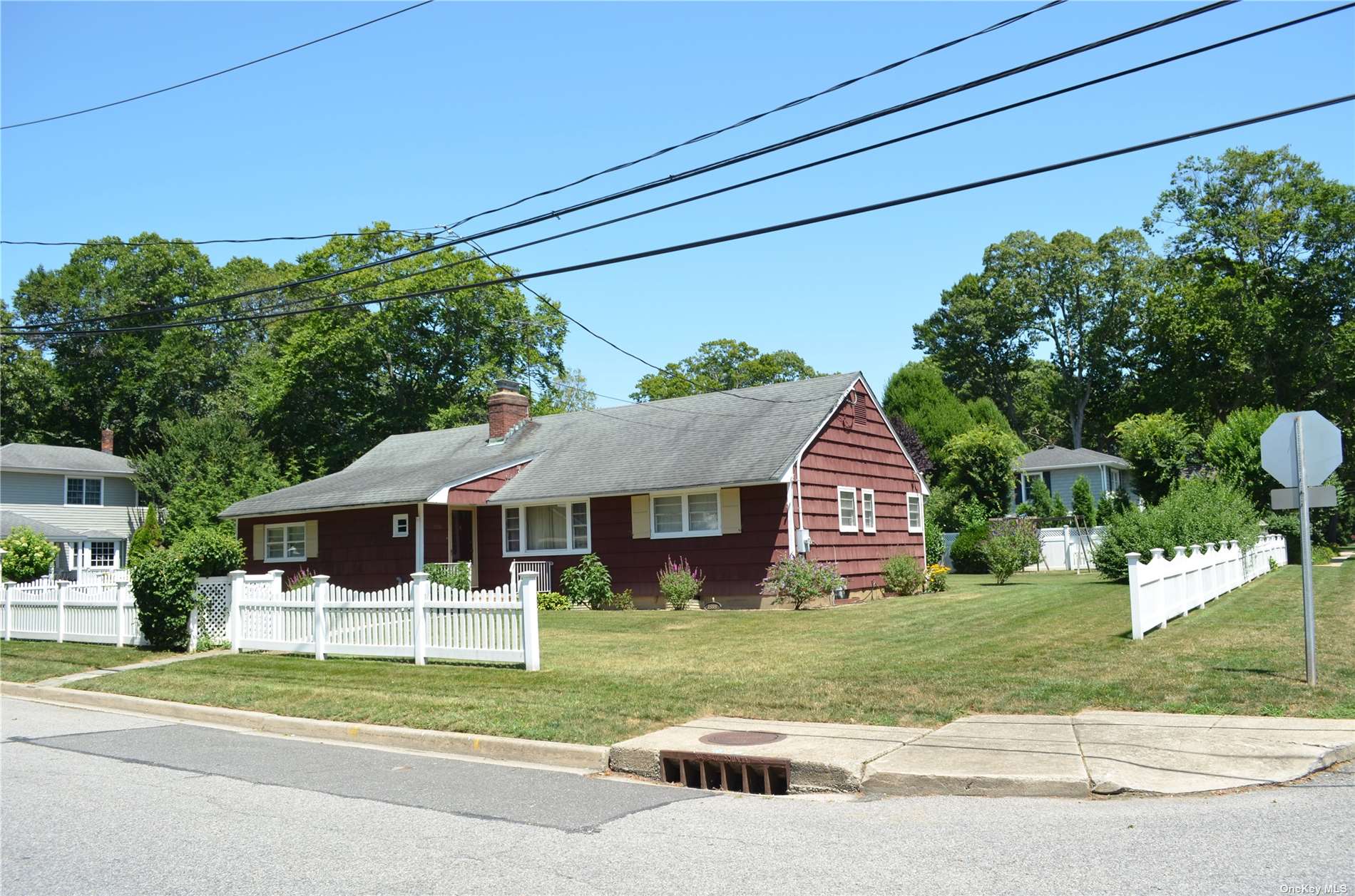Photo 2 of 6 of 1555 James Road house