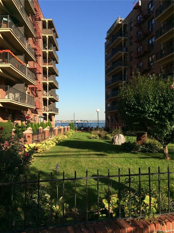 Property for Sale at 1130 Stadium Avenue 5C, Bronx, New York - Bedrooms: 2 
Bathrooms: 1 
Rooms: 5  - $299,000