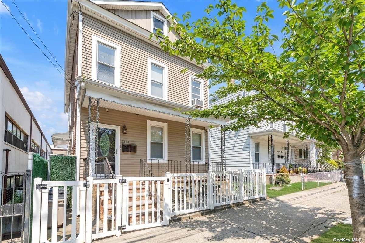 Property for Sale at 1314 123rd Street, College Point, Queens, NY - Bedrooms: 4 
Bathrooms: 3 
Rooms: 11  - $1,149,000