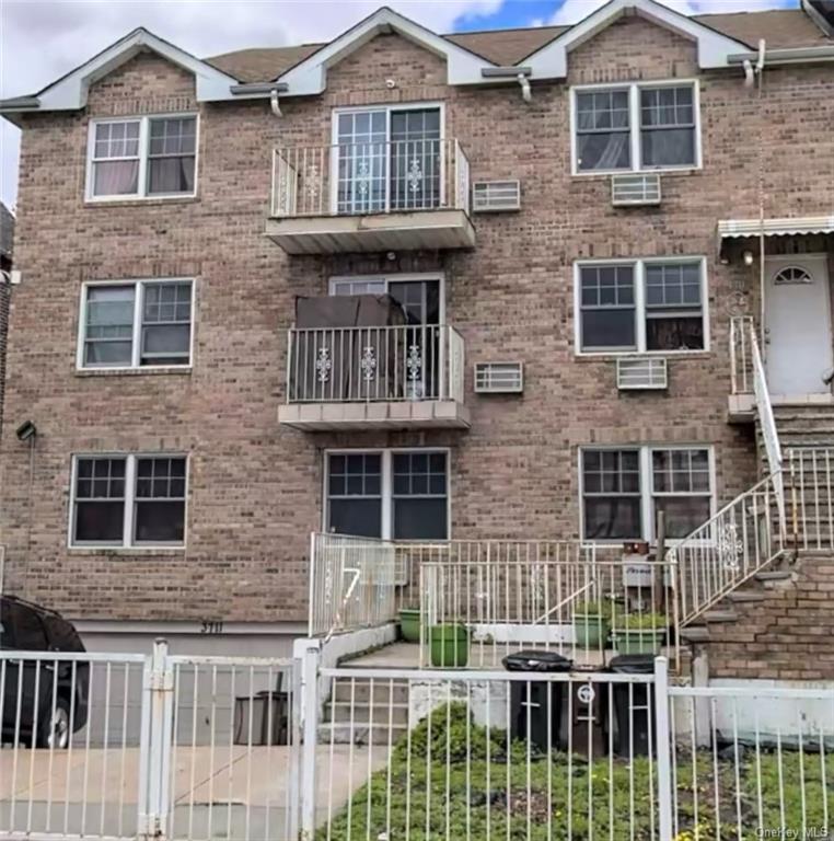 3711 Paulding Avenue, Bronx, New York - 3 Bedrooms  
1 Bathrooms  
6 Rooms - 