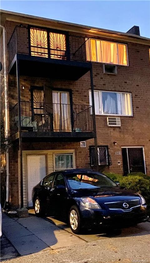 Multifamily For Sale - 3601 Pratt Avenue<br/> Bronx County, Bronx, NY 10466