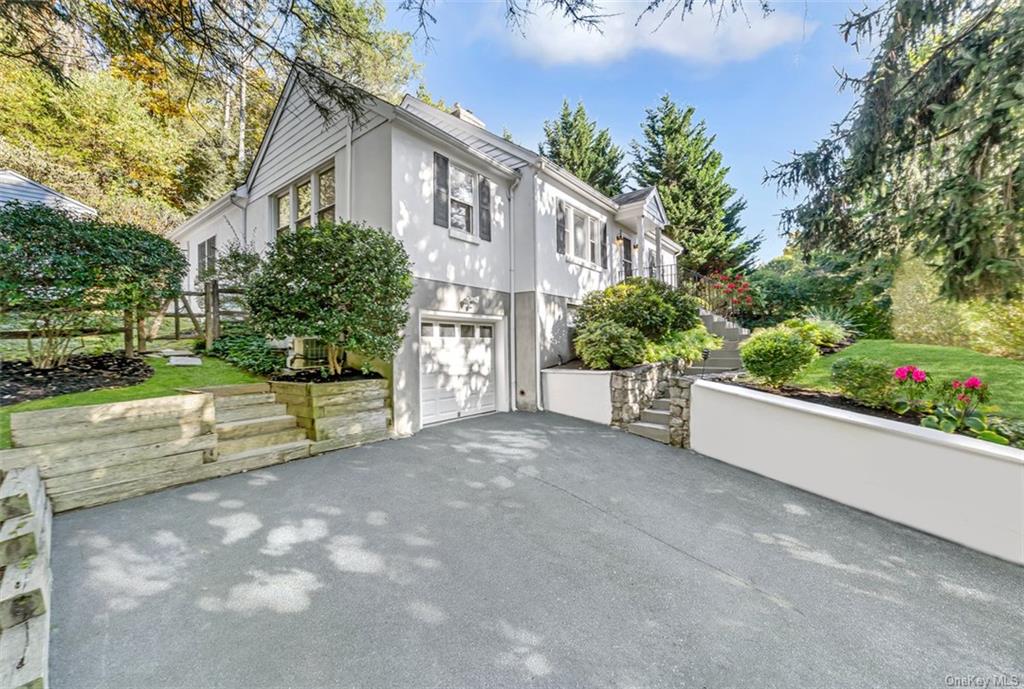 Property for Sale at 20 Crescent Terrace, Bedford Hills, New York - Bedrooms: 3 
Bathrooms: 3 
Rooms: 8  - $999,000