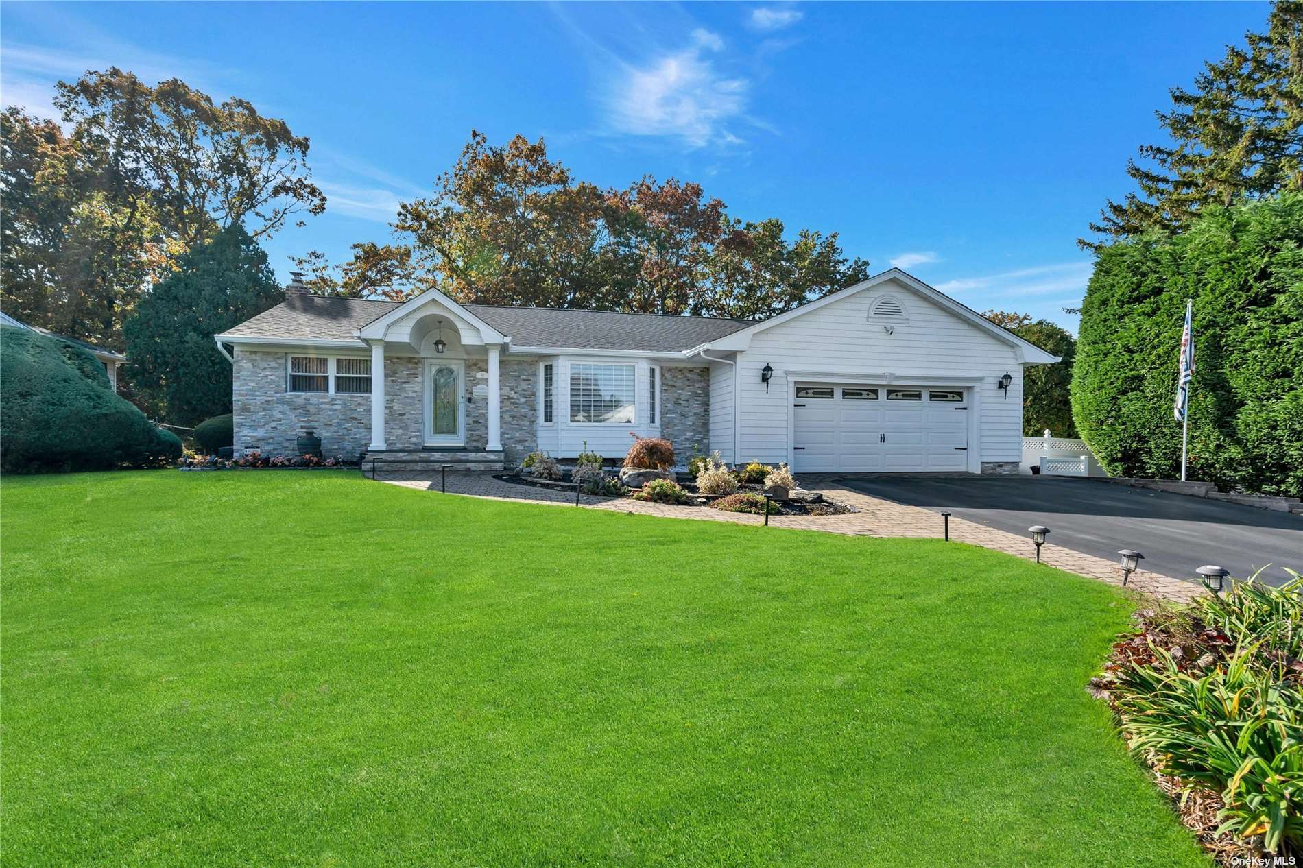 Property for Sale at 10 Somers Lane, Commack, Hamptons, NY - Bedrooms: 3 
Bathrooms: 2  - $949,000