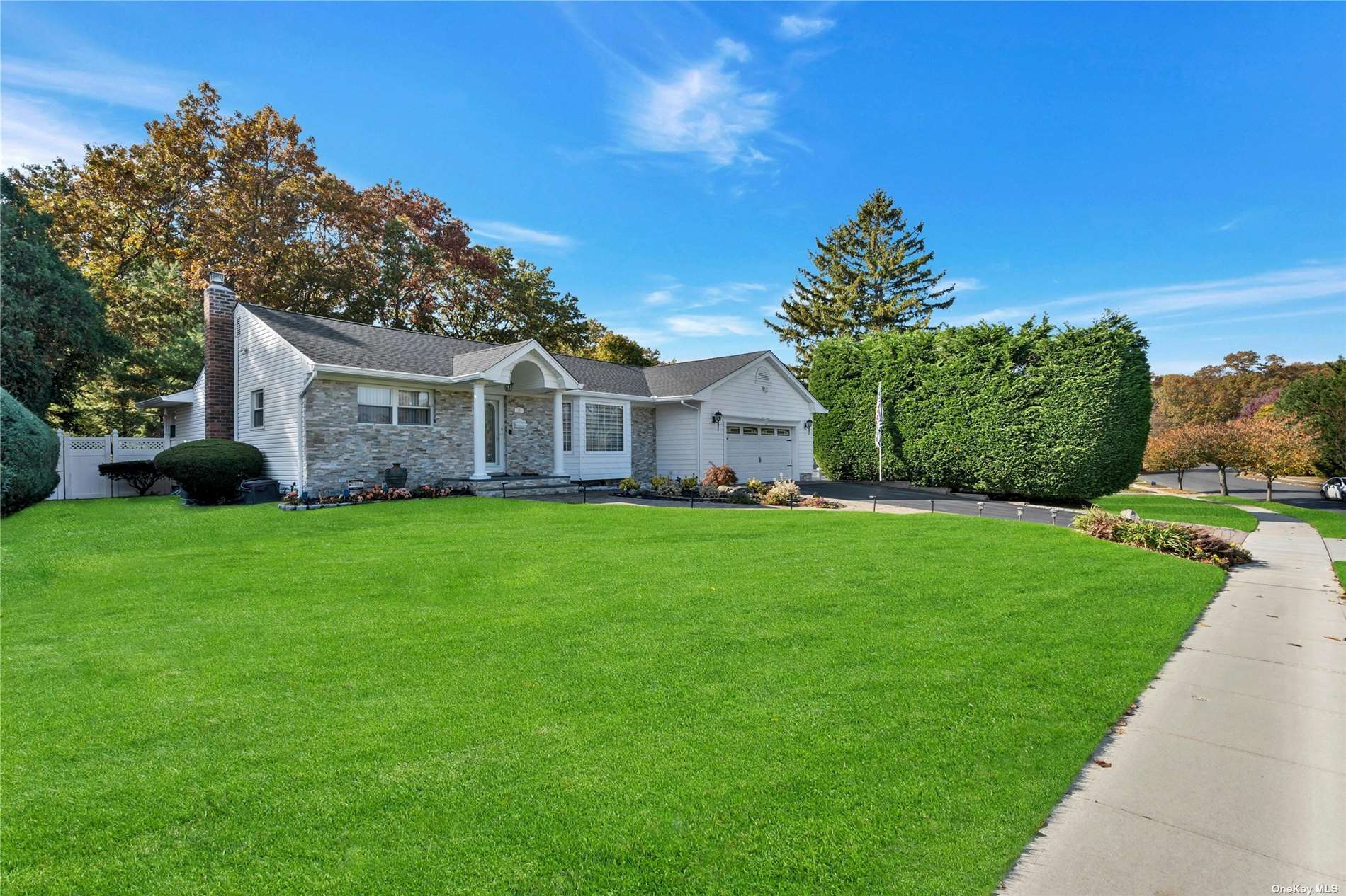 10 Somers Lane, Commack, New York image 2