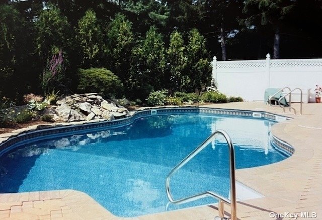 10 Somers Lane, Commack, New York image 27