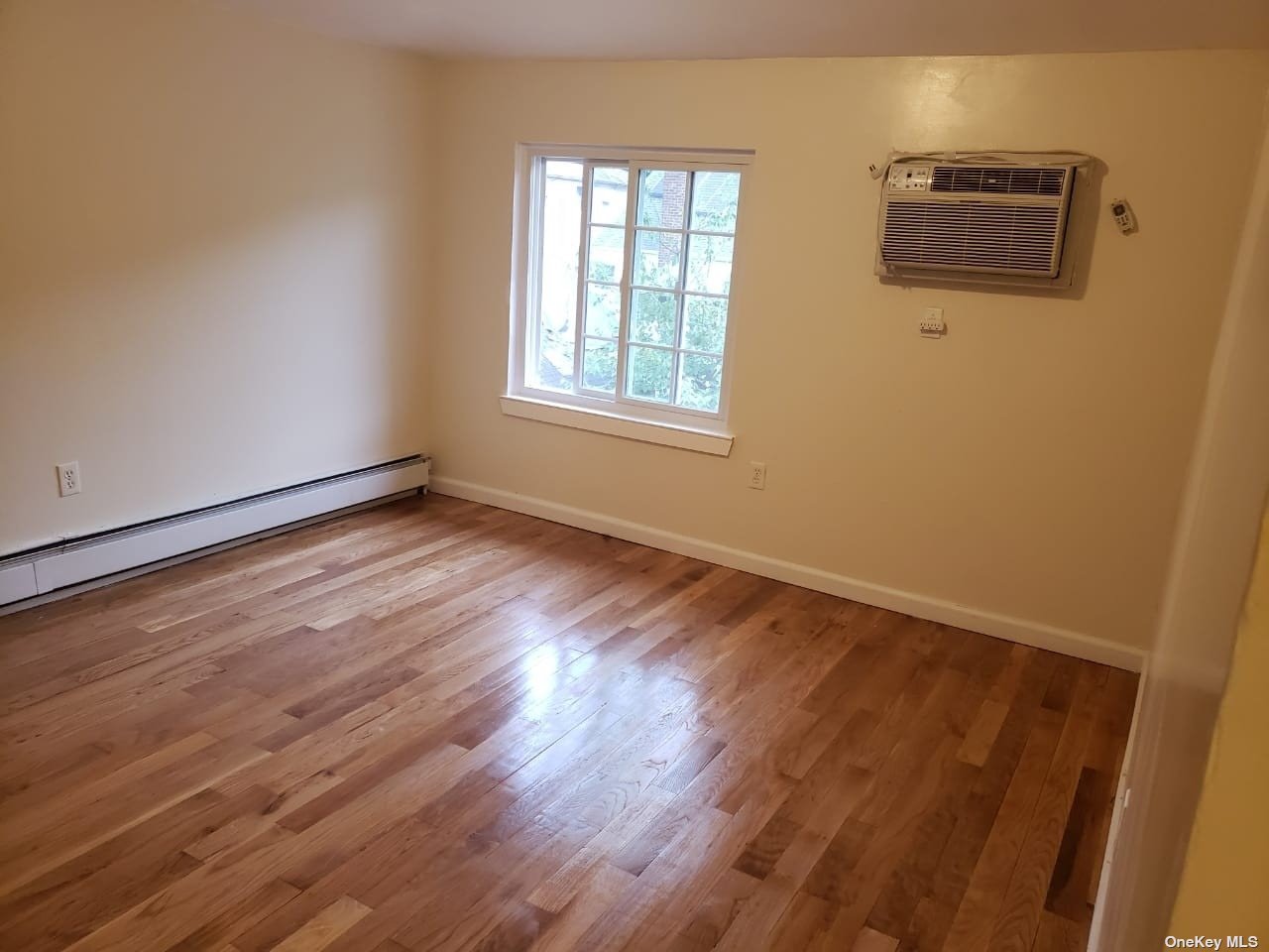 25508 148 Avenue 2nd Fl, Rosedale, Queens, NY - 3 Bedrooms  
2 Bathrooms  
6 Rooms - 