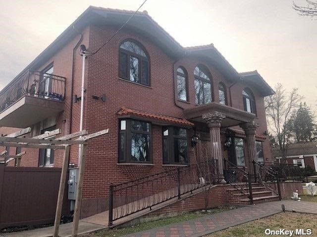 Property for Sale at 3305 157th Street, Flushing, Queens, NY - Bedrooms: 8 
Bathrooms: 10 
Rooms: 20  - $3,888,800