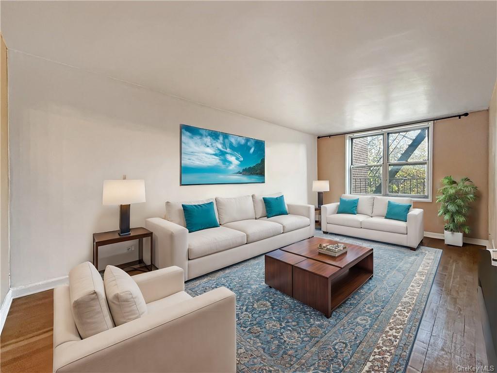 Thieriot Avenue 5L, Bronx, New York - 3 Bedrooms  
2 Bathrooms  
7 Rooms - 