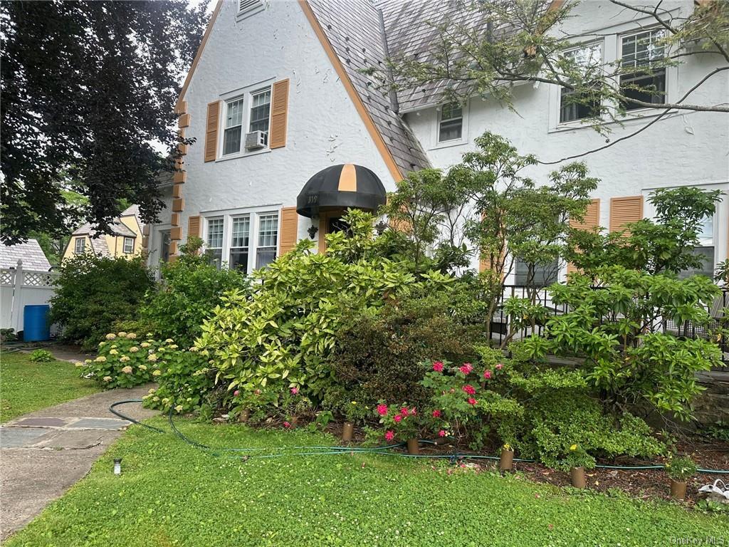 Property for Sale at 319 Summit Avenue, Mount Vernon, New York - Bedrooms: 5 
Bathrooms: 3 
Rooms: 10  - $879,000