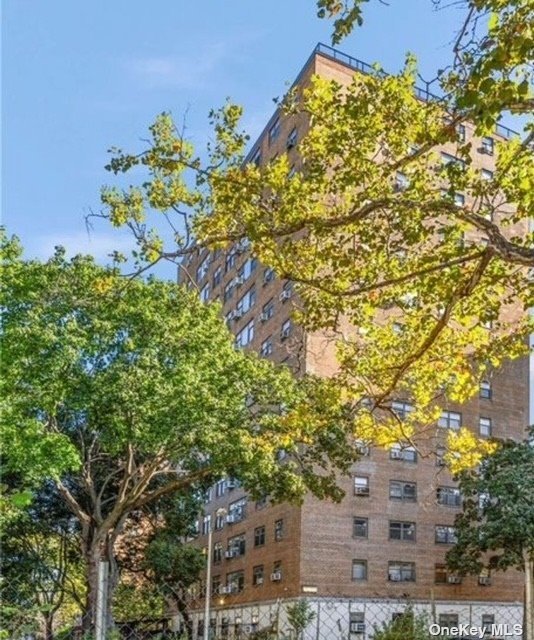 2115 34th Avenue 2B, Astoria, Queens, NY - 2 Bedrooms  
1 Bathrooms  
6 Rooms - 