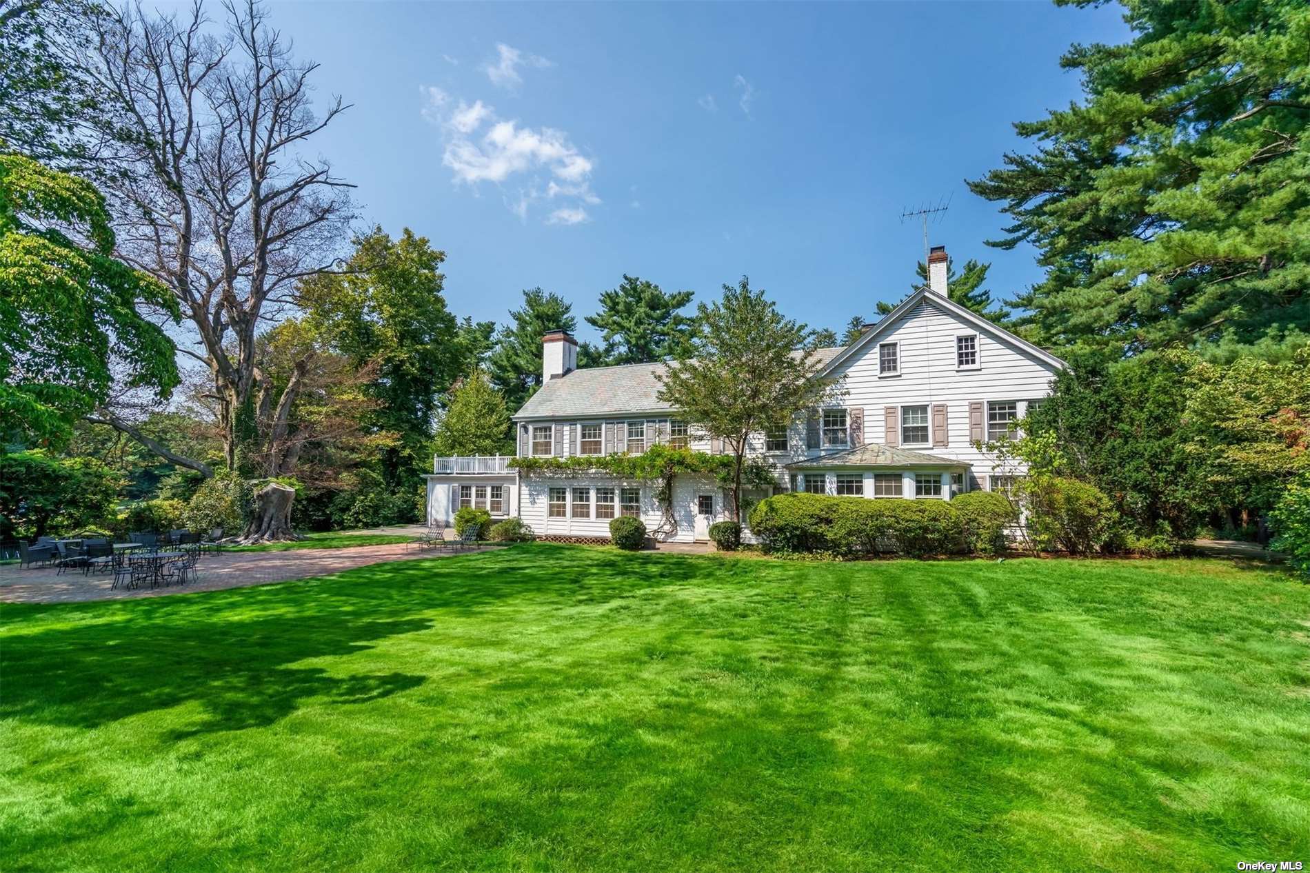 355 Wheatley Road, Old Westbury, New York image 32