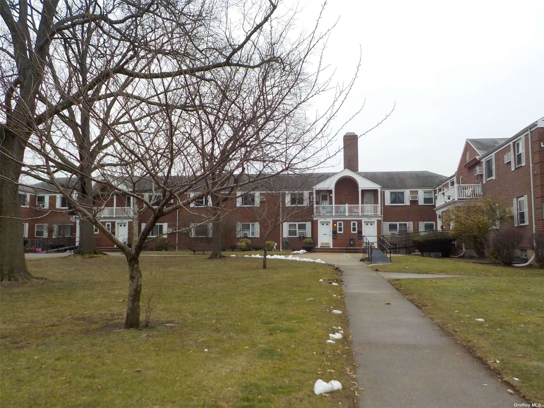 73-54 260th Street #H-1, Glen Oaks, New York image 2