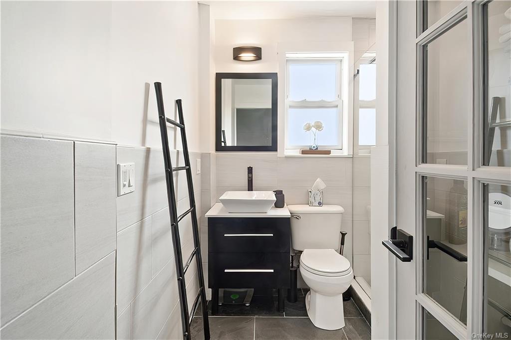 Photo 15 of 23 of 226 Roberts Avenue townhome