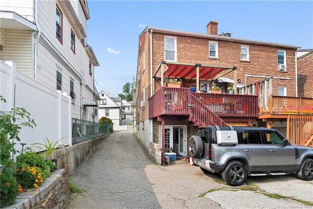 Photo 4 of 23 of 226 Roberts Avenue townhome
